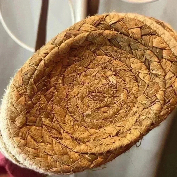 Sun n sand straw woven crossbody with leather straps - Picture 5 of 10